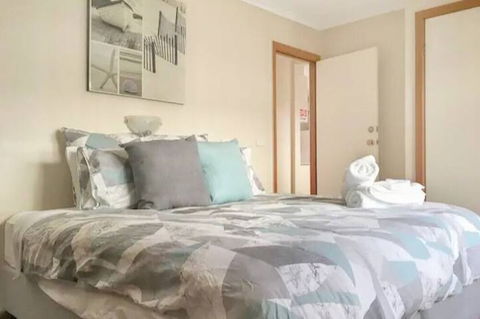 Home Near Shops & Beach - Accommodation Guide 2