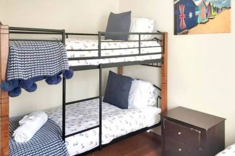 Home Near Shops & Beach - Accommodation Guide 4