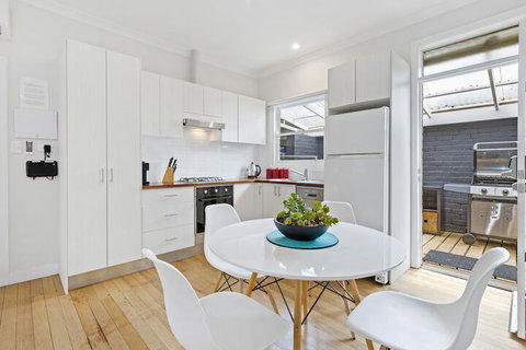 AMORE - Accommodation Guide 4