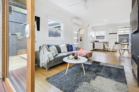 AMORE - Accommodation Guide 2