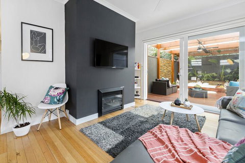 AMORE - Accommodation Guide 0