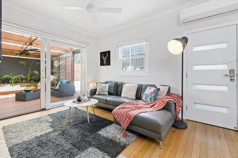 AMORE - Accommodation Guide 5