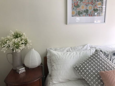 Beautiful Cottage, Ocean Views, Amazing Gardens, 12 Minute Walk To Beach - Accommodation Guide 6