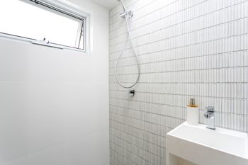 Spacious 3 Bedroom Minutes To CBD - Accommodation Asia 1