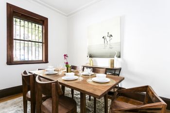 Spacious 3 Bedroom Minutes To CBD - Accommodation Asia 3