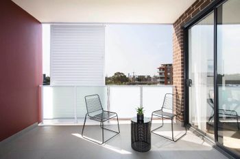 Designer Executive Apartment + Parking Near Train - Accommodation Guide 3