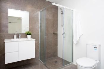 Designer Executive Apartment + Parking Near Train - Accommodation Guide 6