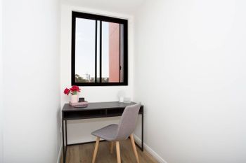 Designer Executive Apartment + Parking Near Train - Accommodation Guide 1