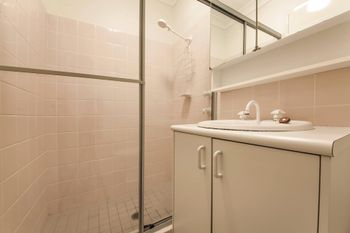 Carindale Unit 13 19 23 Dowling Street - Accommodation Asia 5