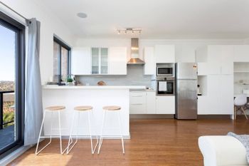 Beachside Apartment With Stunning Views & Parking - Accommodation Asia 0