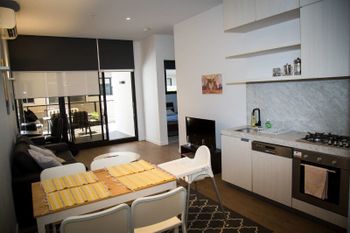 Modern Apartment With Pool & Spa - Accommodation Asia 6
