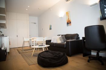 Modern Apartment With Pool & Spa - Accommodation Asia 5