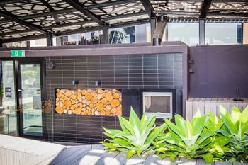 Modern Apartment With Pool & Spa - Accommodation Asia 4