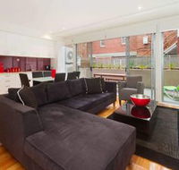 Mitford St. Elwood Lifestyle