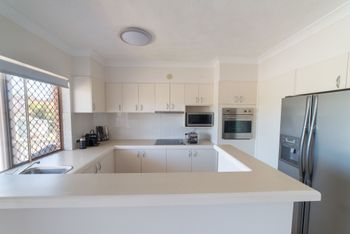 1 Bedroom Gold Coast Beachside Apt W AC + Parking - Accommodation Asia 1