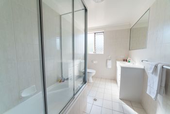 1 Bedroom Gold Coast Beachside Apt W AC + Parking - Accommodation Asia 5
