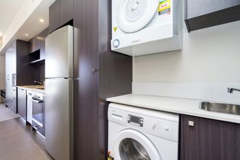Executive Studio Inner City Apartment - Accommodation Guide 5