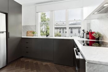 Stunning City Apartment H350 - Accommodation Asia 1
