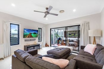 Paradise At The Point - Accommodation Guide 0