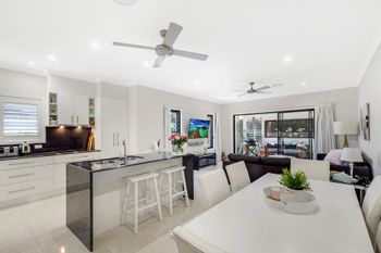 Paradise At The Point - Accommodation Guide 3