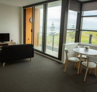 Watt Street 1 BR Apartment w Ocean Views - Accommodation Asia