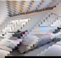 Discobulous 7 - Accommodation Asia