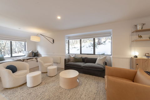 Discobulous 7 - Accommodation Guide 6