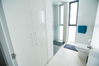 Spacious Apartment Close To Melbourne CBD - Accommodation Asia 5