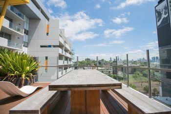 Spacious Apartment Close To Melbourne CBD - Accommodation Asia 4