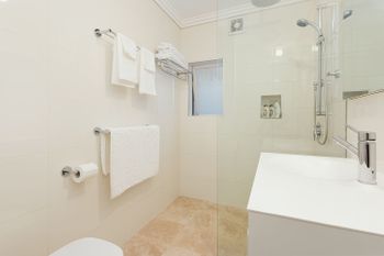 Bondi Beach Waterfront - Accommodation Guide 1