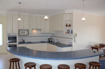 Redrocks Retreat - Accommodation Asia 2