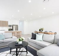 5 Bedroom Sydney Mansion with Parking - Accommodation Asia