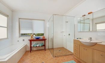 Noraville On The Beach - Accommodation Asia 4