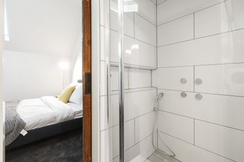 Architects Urban Retreat In Malvern - Accommodation Guide 3