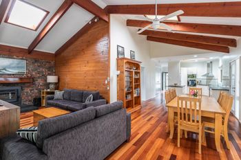 Kings Retreat - Accommodation Guide 0