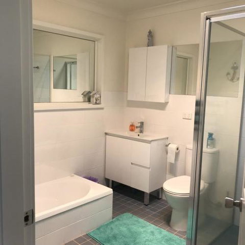 WAVES At MOLLYMOOK - Accommodation Guide 3