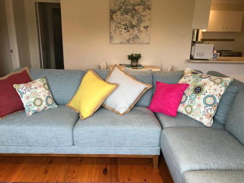 WAVES At MOLLYMOOK - Accommodation Guide 4
