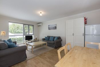 Claremont Apartment Number 6 - Accommodation Guide 6