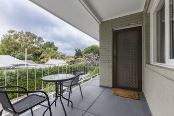 Claremont Apartment Number 6 - Accommodation Guide 5