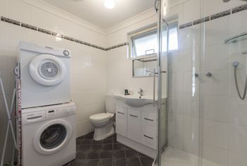 Claremont Apartment Number 6 - Accommodation Guide 2