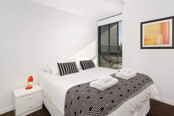Executive Bay Views St. Kilda - Accommodation Guide 2