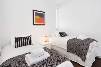 Executive Bay Views St. Kilda - Accommodation Guide 4