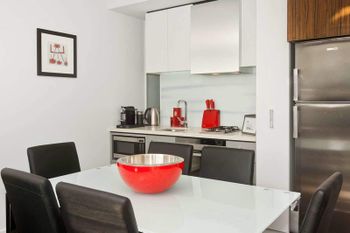 Executive Bay Views St. Kilda - Accommodation Guide 1