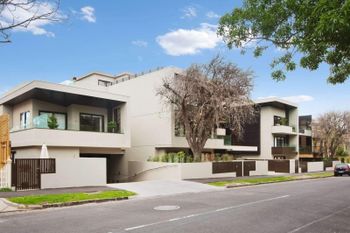 Smart Modern In St. Kilda - Accommodation Guide 6