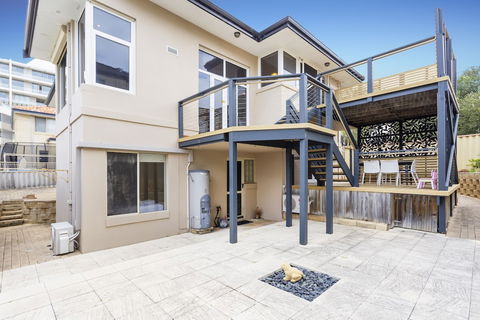 Scarborough Seaview Loft - Accommodation Asia 0