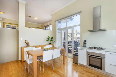 Scarborough Seaview Loft - Accommodation Asia 3