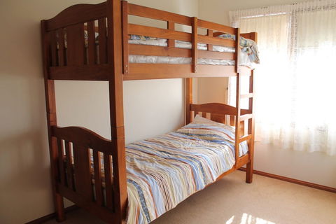 Surf Beach Family Friendly Home - Accommodation Asia 3
