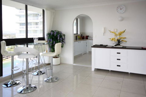 Broadwater Shores Waterfront Apartments - Accommodation Guide 4