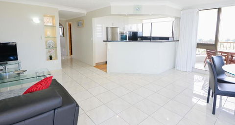 Broadwater Shores Waterfront Apartments - Accommodation Guide 3