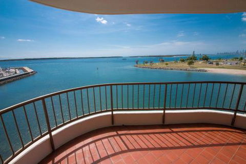 Broadwater Shores Waterfront Apartments - Accommodation Guide 2